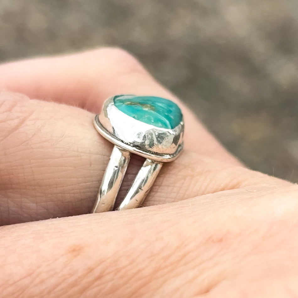 Sideways Set Turquoise Ring size 6