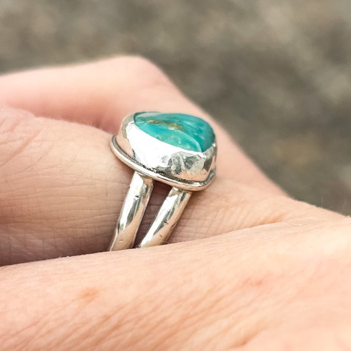 Sideways Set Turquoise Ring size 6