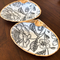 Black and White Roses Shell Jewelry Dish
