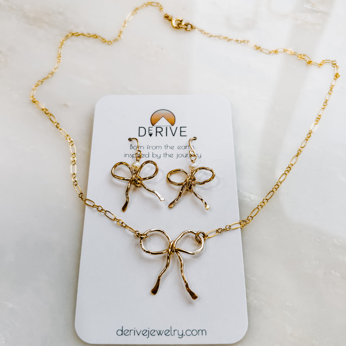 Bow Necklace