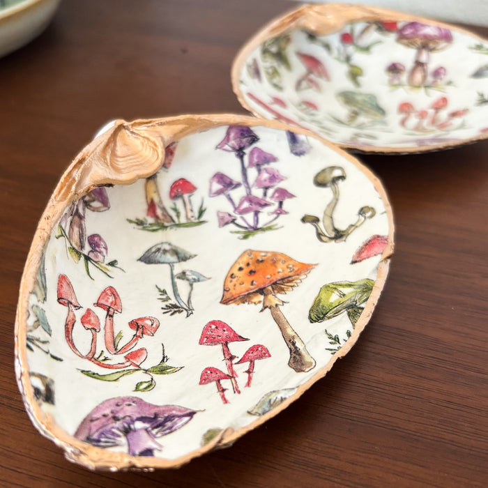 Fairy Mushrooms Shell Jewelry Dish