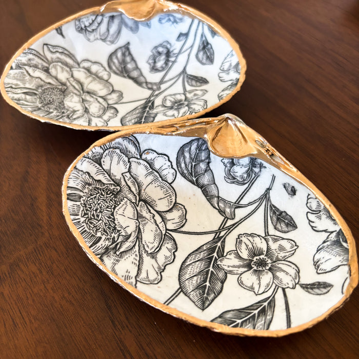 Black and White Roses Shell Jewelry Dish