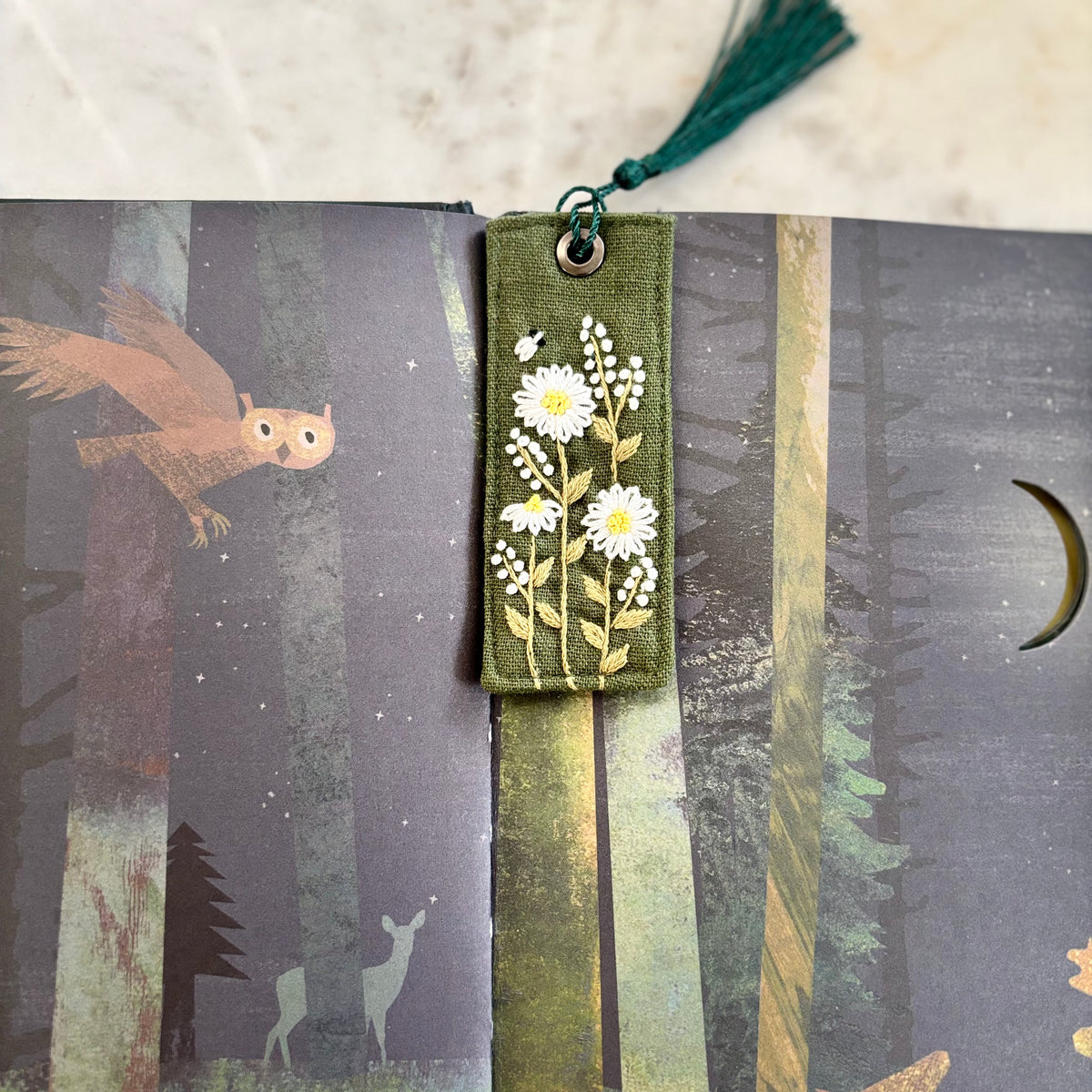 Embroidered Daisy Garden Bookmark