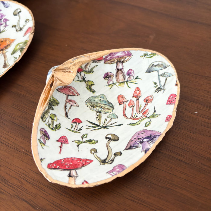 Fairy Mushrooms Shell Jewelry Dish