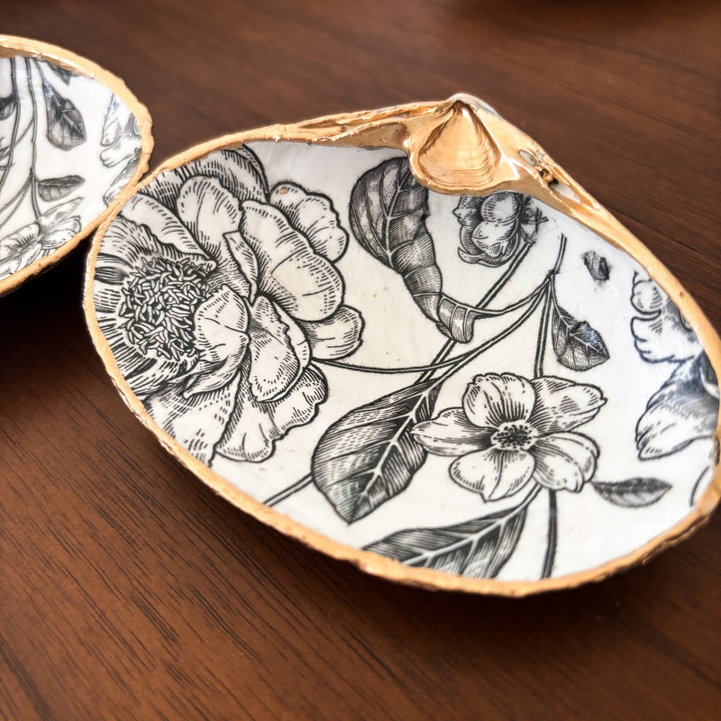 Black and White Roses Shell Jewelry Dish