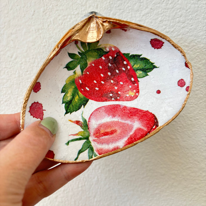 Summer Strawberry Shell Jewelry Dish