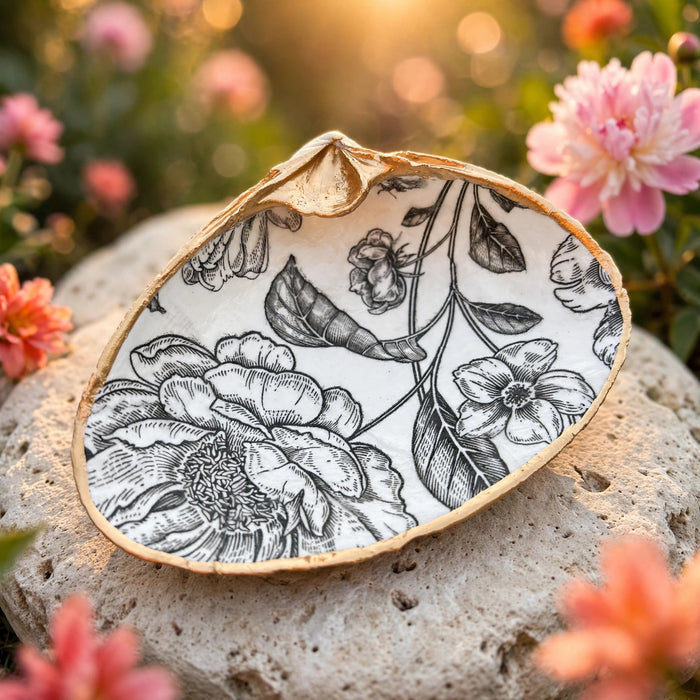 Black and White Roses Shell Jewelry Dish, Ever After garden photo