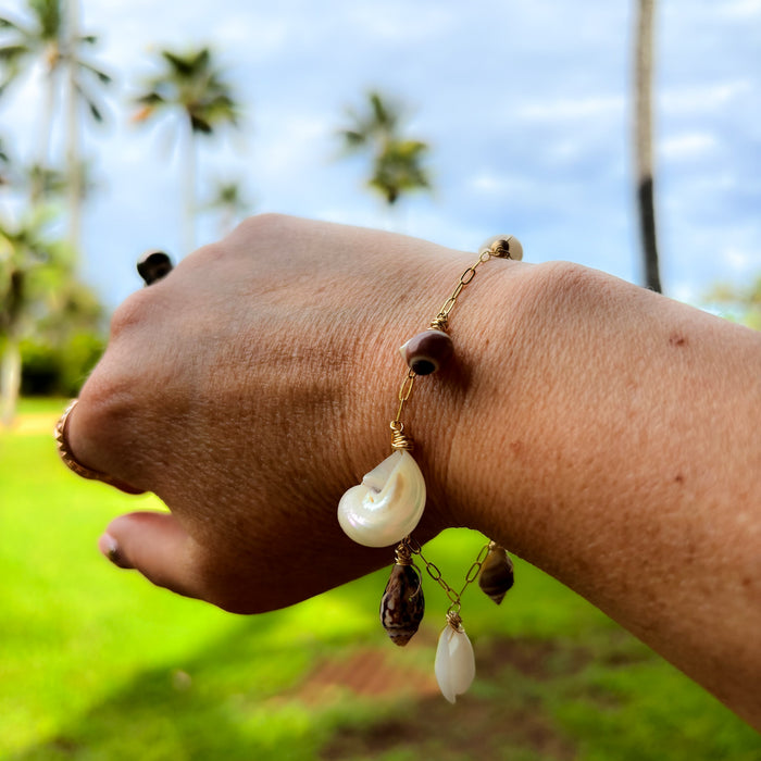 Shoreline Shells Bracelet